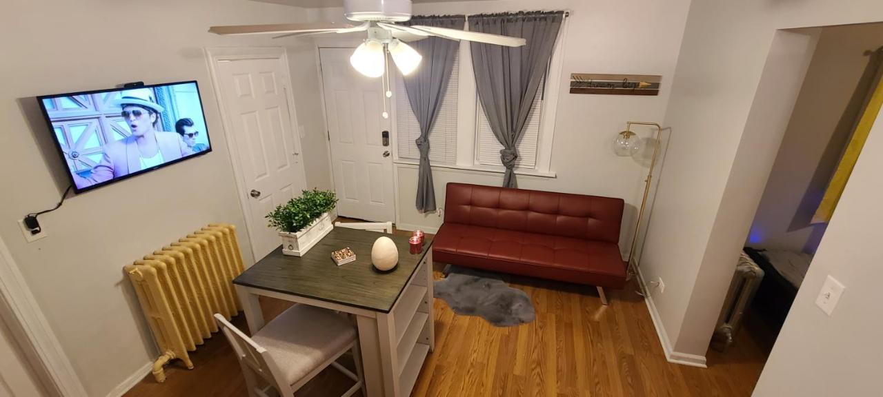 Cozy 1 Bedroom, 1 Min From Irving Park Blue Line, Free Parking Chicago Exterior foto