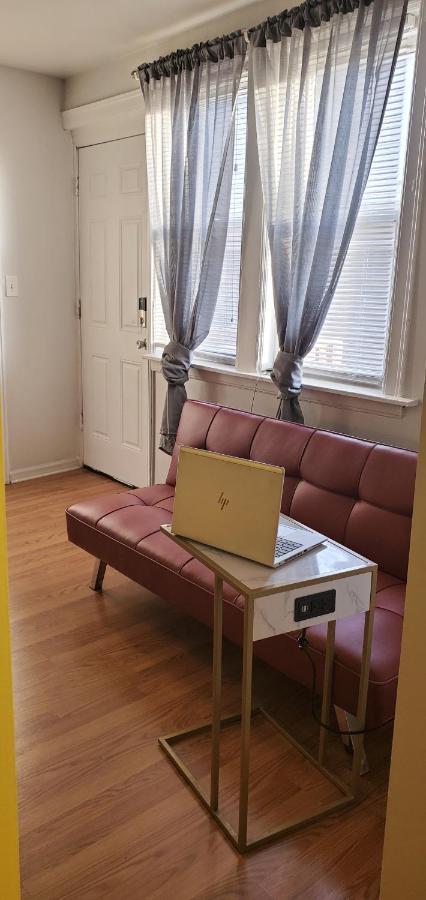 Cozy 1 Bedroom, 1 Min From Irving Park Blue Line, Free Parking Chicago Exterior foto
